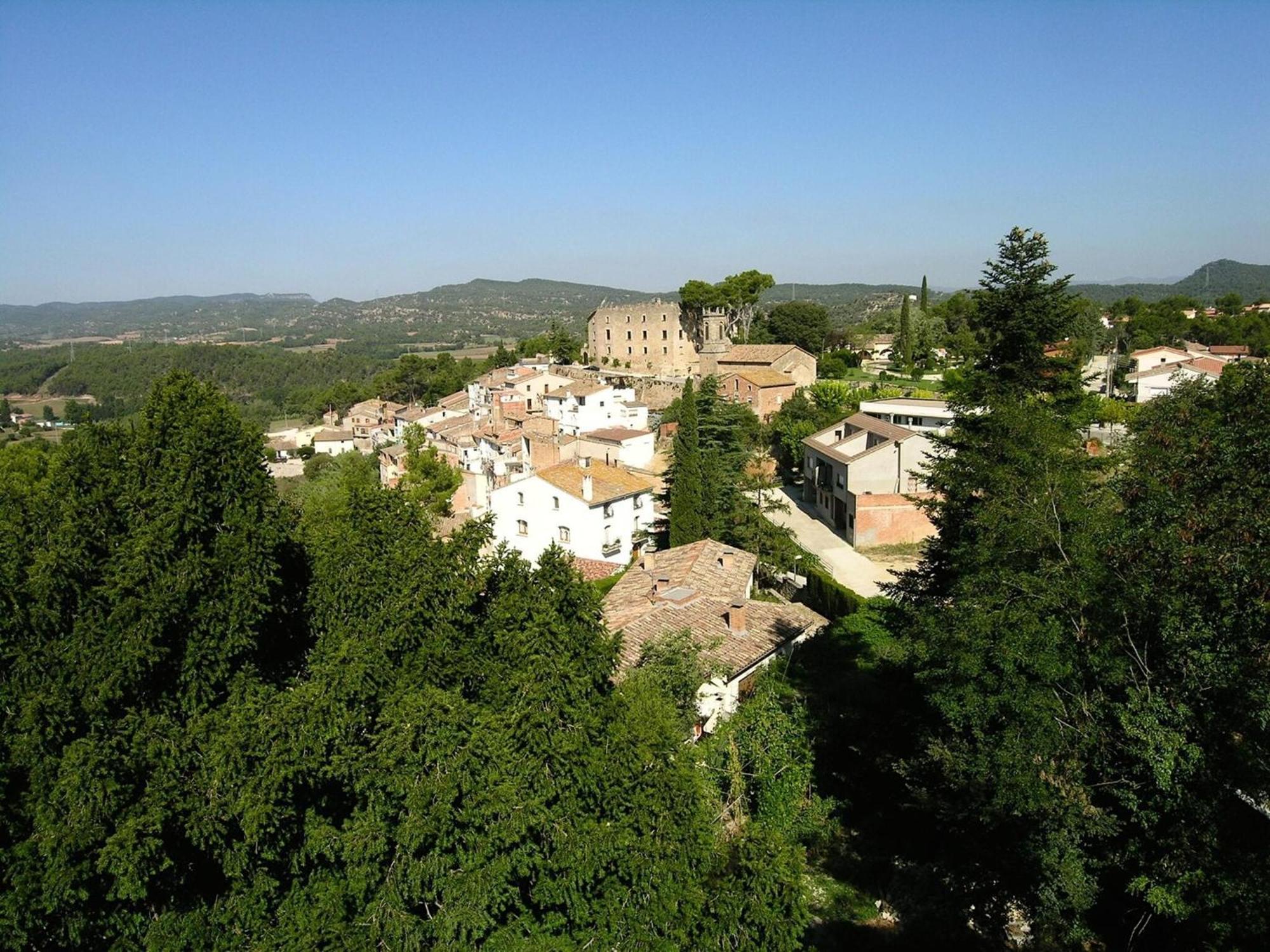 Montserrat Apartment With Terrace And Pool La Torre de Claramunt Bagian luar foto