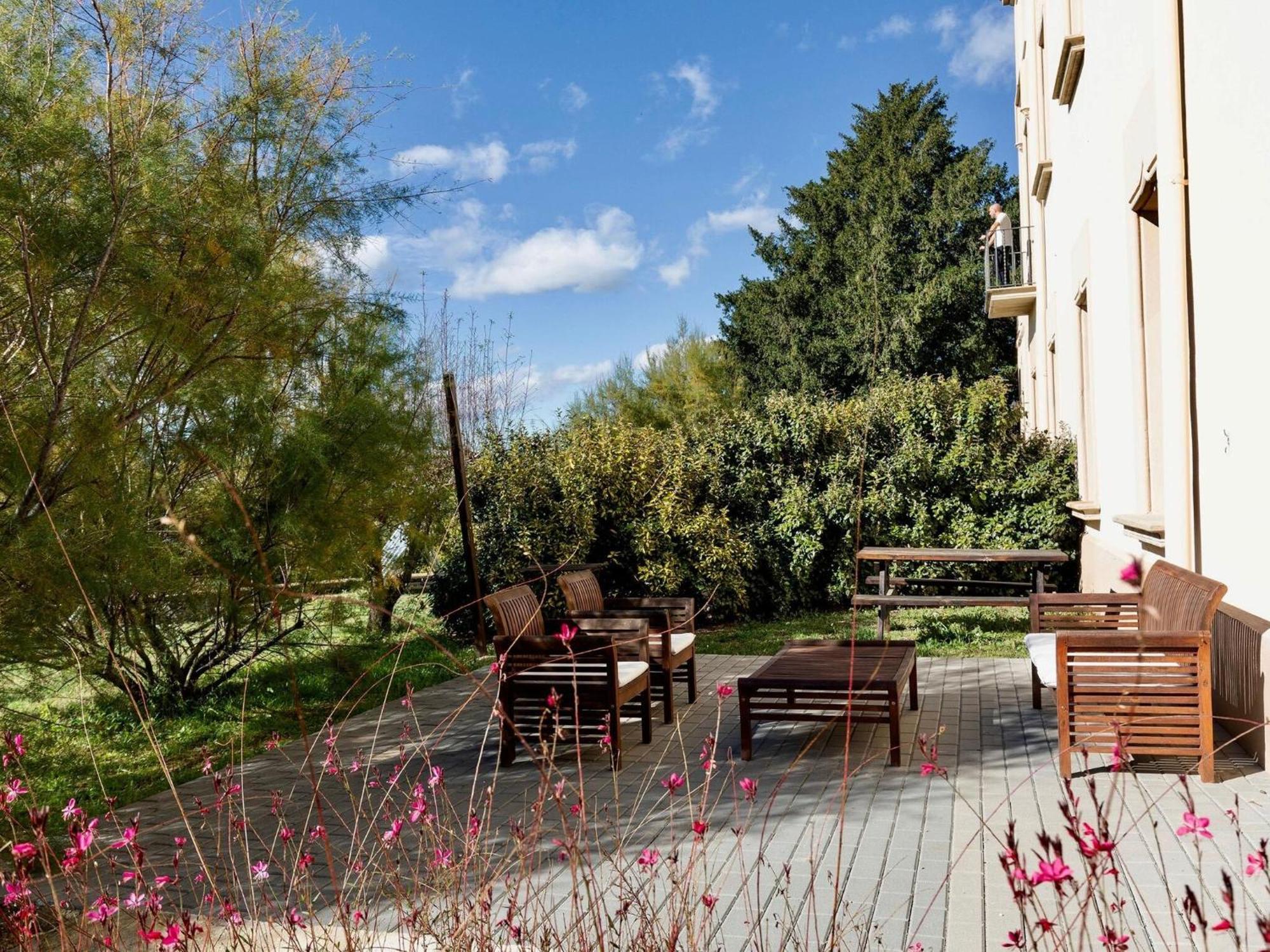 Montserrat Apartment With Terrace And Pool La Torre de Claramunt Bagian luar foto