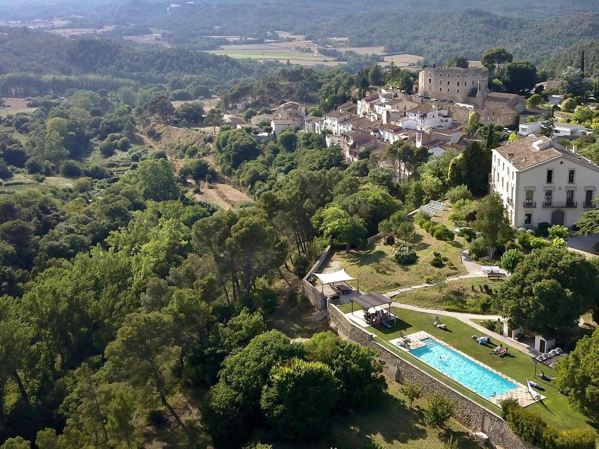 Montserrat Apartment With Terrace And Pool La Torre de Claramunt Bagian luar foto